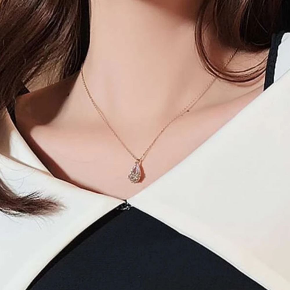 NWOT Buttercup Pendant Necklace 🌼 - Picture 3 of 6